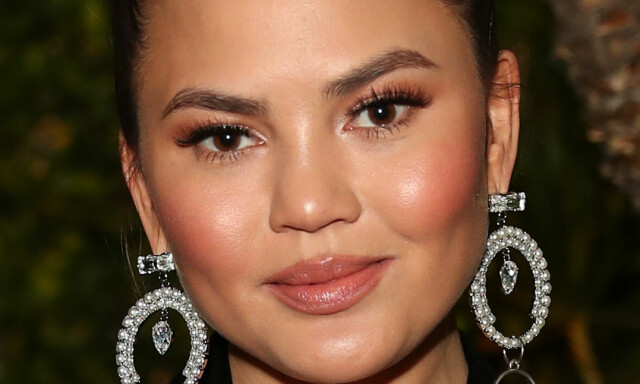 image: Chrissy Teigen avslører alkoholproblemer: - Skjemte meg ut foran en rekke folk som jeg virkelig respekterer